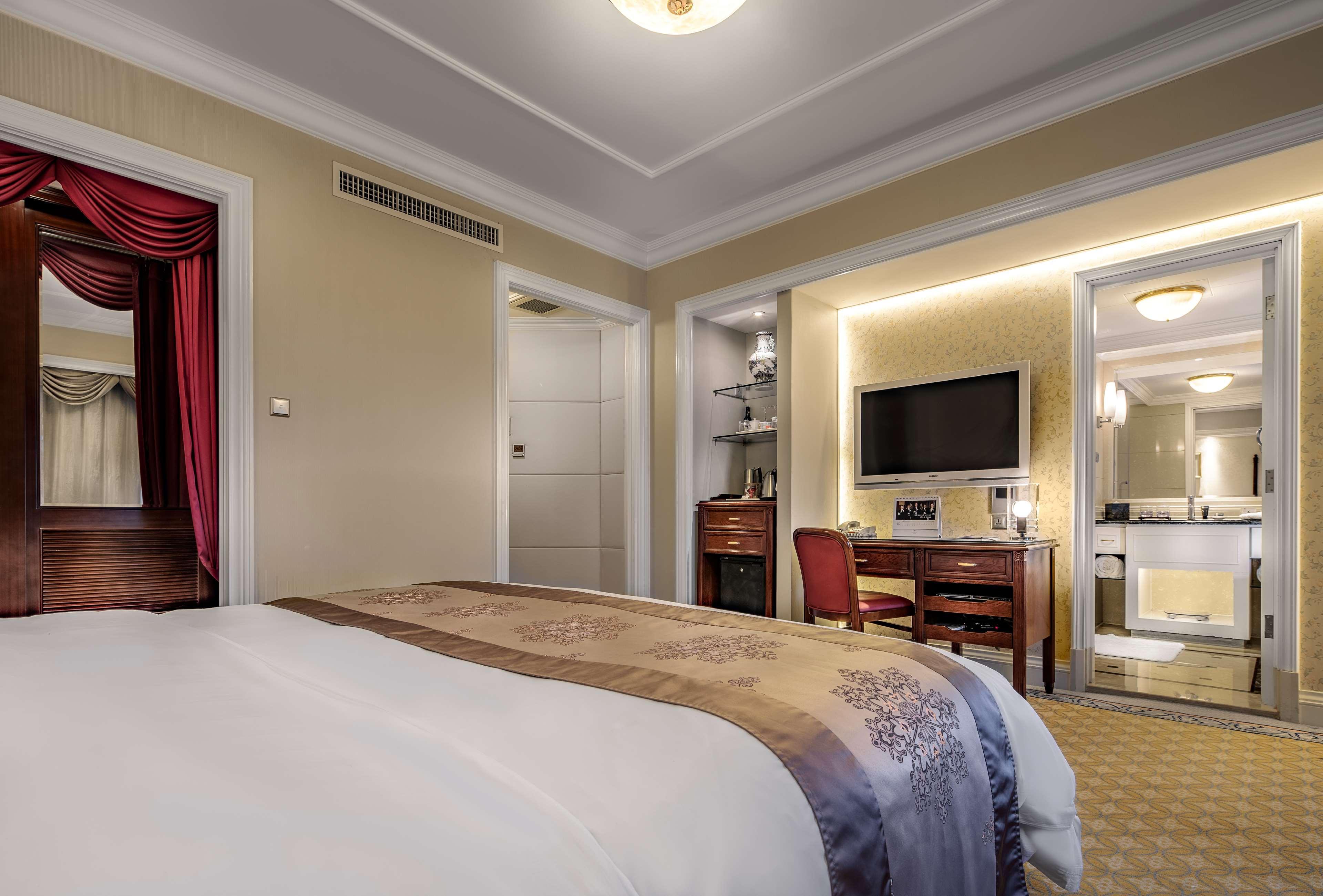 Green Lake Hotel Kunming Bagian luar foto