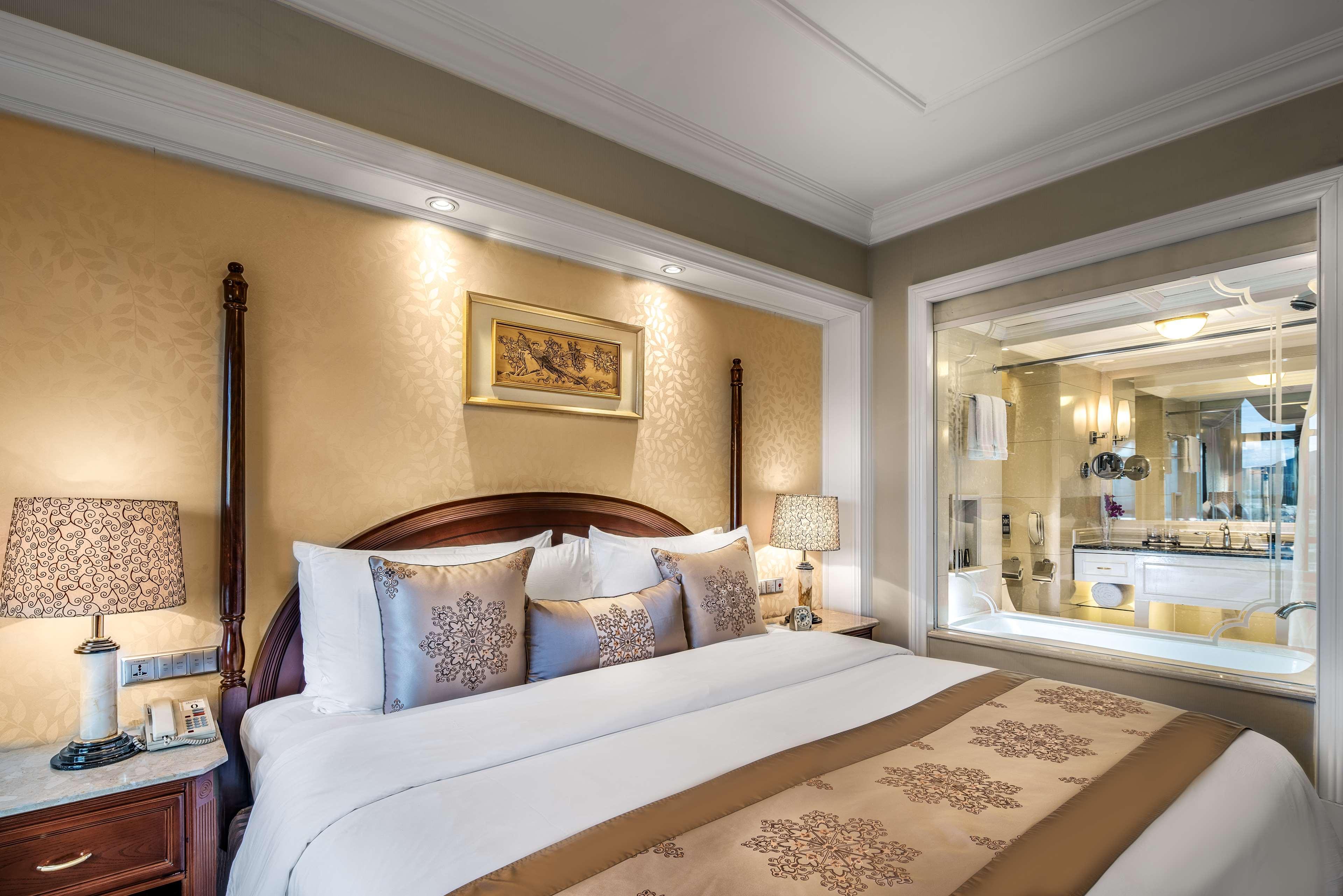Green Lake Hotel Kunming Bagian luar foto